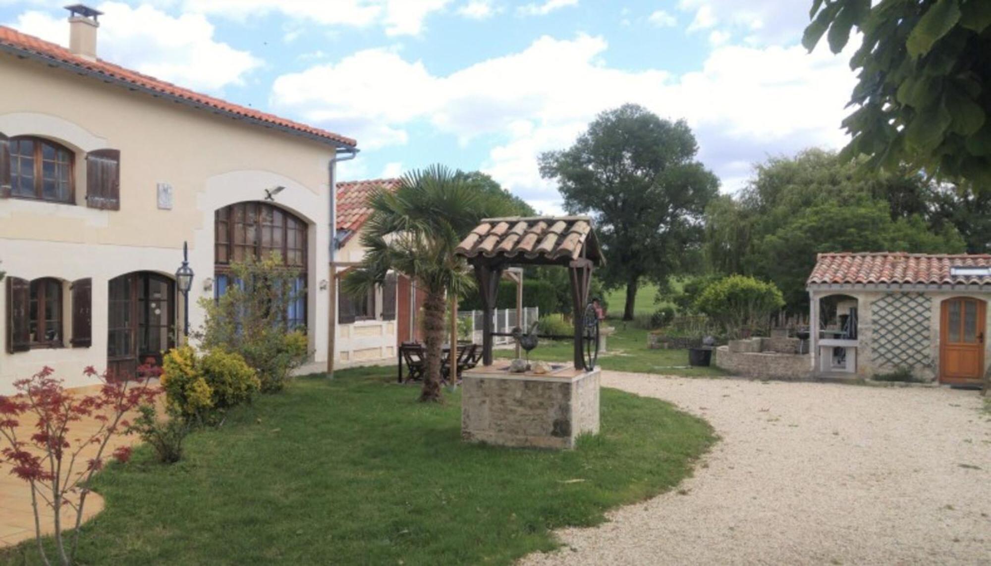 Les Roses De Jonzac Vila Mortiers Exterior foto